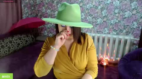 Snapshot of brunette7786 chatting on May 3, 9:10 pm Julia online show from May 3, 9:10 pm