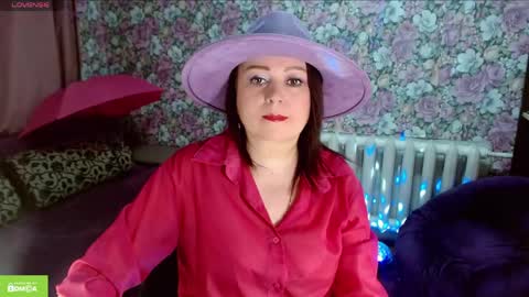 Snapshot of brunette7786 chatting on May 5, 8:17 pm Julia online show from May 5, 8:17 pm