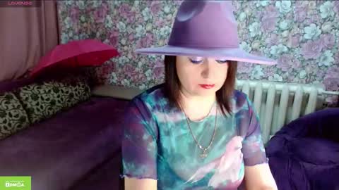 Snapshot of brunette7786 chatting on May 13, 9:44 pm Julia online show from May 13, 9:44 pm