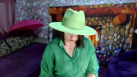 Snapshot of brunette7786 chatting on May 20, 9:21 pm Julia online show from May 20, 9:21 pm