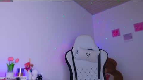 SARAH  online show from December 3, 5:15 am