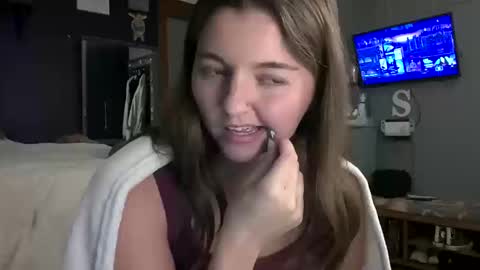 brunettebaby040 online show from October 14, 10:43 pm