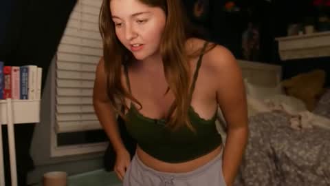 brunettebaby040 online show from October 16, 11:06 pm