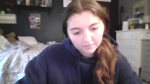 brunettebaby040 online show from November 10, 7:13 pm