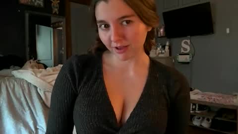 brunettebaby040 online show from November 26, 7:15 pm