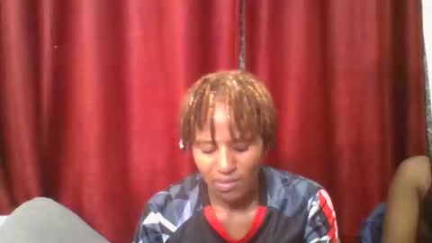 Snapshot of brunnette_blonde chatting on April 26, 1:25 am everyday online show from April 26, 1:25 am