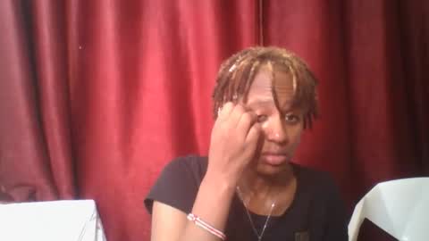 Snapshot of brunnette_blonde chatting on April 26, 8:39 pm everyday online show from April 26, 8:39 pm