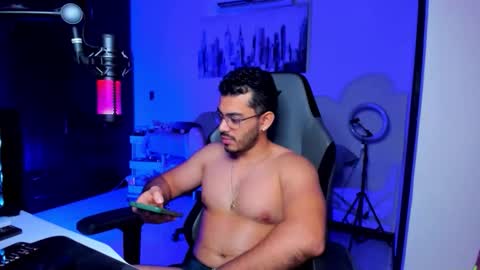 Snapshot of bruno_diaz31 chatting on May 12, 3:36 am Bruno online show from May 12, 3:36 am