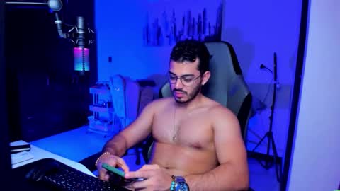 Snapshot of bruno_diaz31 chatting on May 17, 3:59 am Bruno online show from May 17, 3:59 am