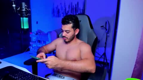 Snapshot of bruno_diaz31 chatting on May 18, 5:57 am Bruno online show from May 18, 5:57 am