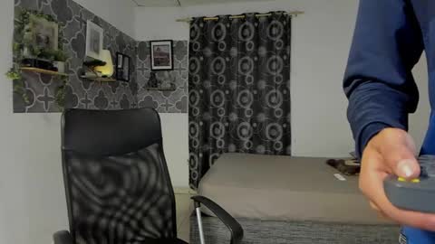 bruno_snow online show from January 8, 4:04 am