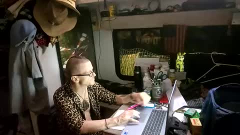 Steve... aka SkinnieDippin aka TimberTramp online show from March 19, 6:39 am