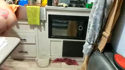 Steve... aka SkinnieDippin aka TimberTramp online show from March 31, 4:24 am