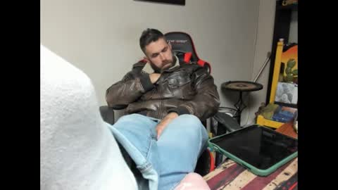 Snapshot of brutalmaster1983 chatting on October 16, 6:47 am BRUTALMASTER1983 online show from October 16, 6:47 am