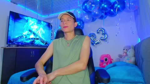 Snapshot of bryam_hot chatting on January 10, 2:04 am BRYAM INDEPENDENT MODEL online show from January 10, 2:04 am