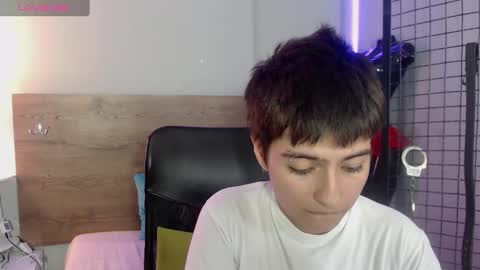 Snapshot of bryce_evans chatting on December 17, 11:59 pm B R Y C E online show from December 17, 11:59 pm