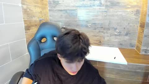 Snapshot of bryce_evans chatting on February 23, 3:29 pm B R Y C E online show from February 23, 3:29 pm