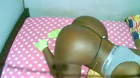 Snapshot of bryvanna_sweet chatting on December 15, 3:20 pm dee online show from December 15, 3:20 pm