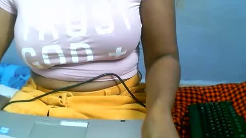 dee online show from April 19, 8:02 am