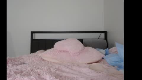 Snapshot of bubble_girl_lo chatting on May 6, 8:19 am Queen Lola XXX online show from May 6, 8:19 am