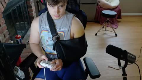 BubblebuttBdn online show from April 15, 6:37 pm