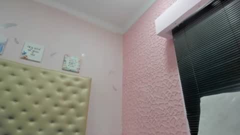 Snapshot of bubblex_ chatting on June 14, 1:46 pm online show from June 14, 1:46 pm