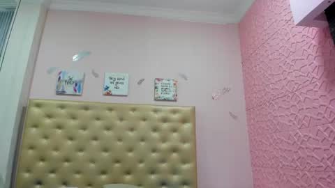 Snapshot of bubblex_ chatting on June 15, 12:51 pm online show from June 15, 12:51 pm