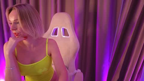 bubbling_crush online show from February 11, 1:52 am