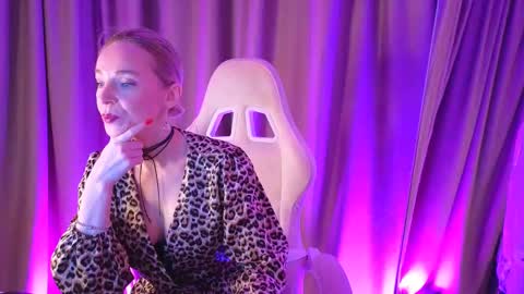 bubbling_crush online show from February 16, 11:05 pm