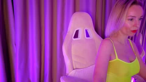 bubbling_crush online show from March 4, 9:00 pm