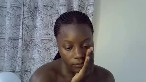 bubbly_ass30 online show from November 28, 6:21 pm