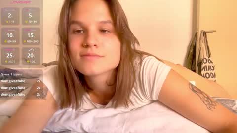 Snapshot of buckwheat_queen chatting on November 15, 6:26 pm Mira online show from November 15, 6:26 pm