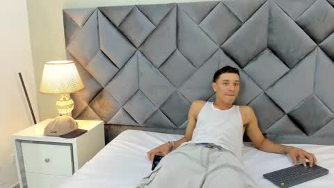 Snapshot of buda_and_cataleya_ chatting on November 17, 4:57 pm Buda y Cataleya online show from November 17, 4:57 pm