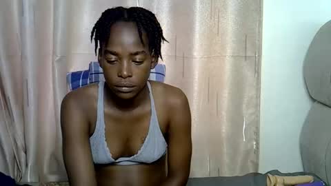 Snapshot of buffybaby_2 chatting on January 17, 9:47 am buffybaby_2 online show from January 17, 9:47 am