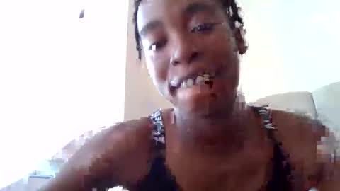 Snapshot of buffybaby_2 chatting on February 7, 10:19 am buffybaby_2 online show from February 7, 10:19 am