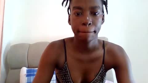 Snapshot of buffybaby_2 chatting on February 20, 7:43 am buffybaby_2 online show from February 20, 7:43 am