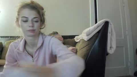 Snapshot of buffybarloe chatting on December 3, 12:46 am Buffy online show from December 3, 12:46 am