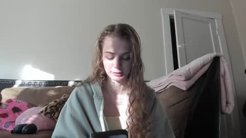 Snapshot of buffybarloe chatting on December 3, 3:11 pm Buffy online show from December 3, 3:11 pm