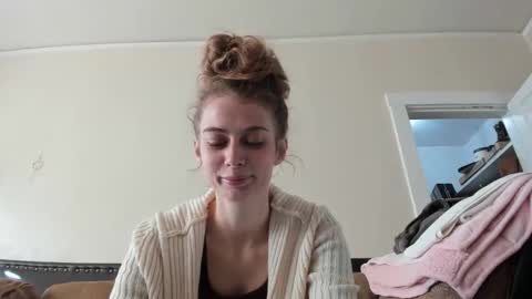 Snapshot of buffybarloe chatting on December 14, 5:58 pm Buffy online show from December 14, 5:58 pm