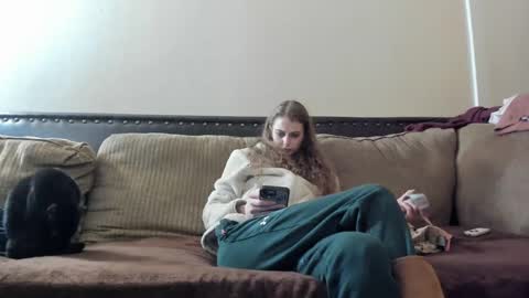 Snapshot of buffybarloe chatting on February 18, 2:05 am Buffy online show from February 18, 2:05 am
