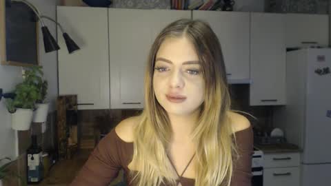 Snapshot of buffyextasy chatting on October 28, 7:45 am Buffy online show from October 28, 7:45 am