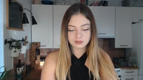 Snapshot of buffyextasy chatting on November 28, 8:17 am Buffy online show from November 28, 8:17 am