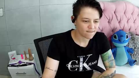 Snapshot of bug2025 chatting on December 3, 2:19 am bug2025 online show from December 3, 2:19 am