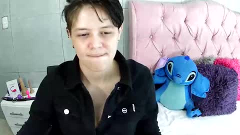 Snapshot of bug2025 chatting on December 16, 1:43 am bug2025 online show from December 16, 1:43 am