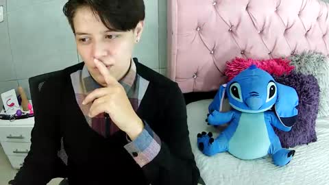 Snapshot of bug2025 chatting on December 17, 1:28 pm bug2025 online show from December 17, 1:28 pm