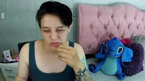 Snapshot of bug2025 chatting on December 18, 1:44 am bug2025 online show from December 18, 1:44 am