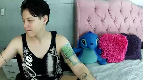 Snapshot of bug2025 chatting on December 23, 2:53 am bug2025 online show from December 23, 2:53 am