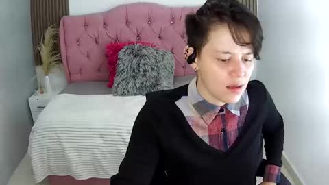 Snapshot of bug2025 chatting on February 11, 1:32 am bug2025 online show from February 11, 1:32 am