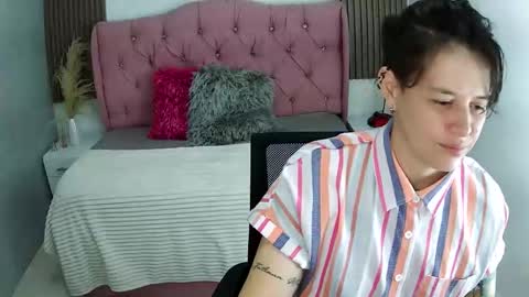 Snapshot of bug2025 chatting on February 13, 2:51 am bug2025 online show from February 13, 2:51 am