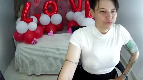 Snapshot of bug2025 chatting on February 14, 6:04 pm bug2025 online show from February 14, 6:04 pm